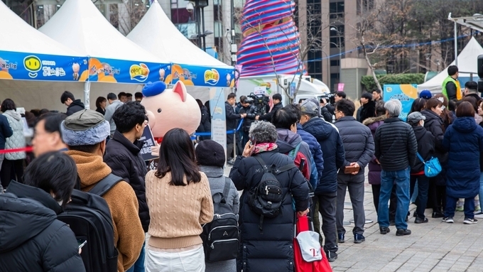 서울 광장서 열린 한돈할인 행사, 4시간 만에 완판