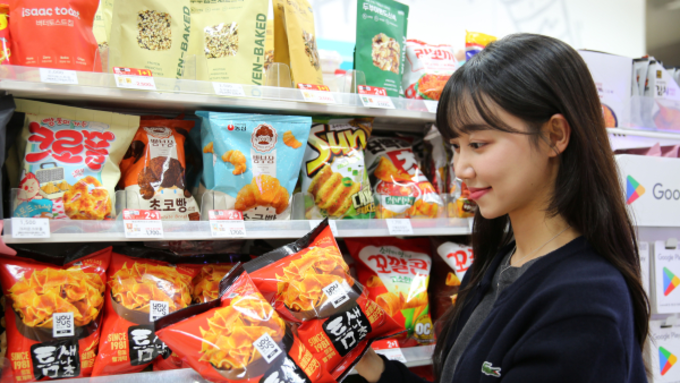 간편식 시장 흔드는 불맛 열풍… 유통가는 ‘화(火)끈한 전쟁’ 중