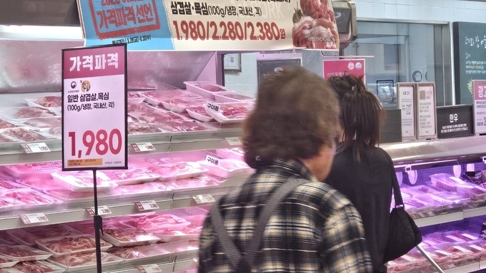 [전광판] 26주차(6.22-24) 평균 도매가격 6,207원...전주대비 -0.1, 전년대비 1.3
