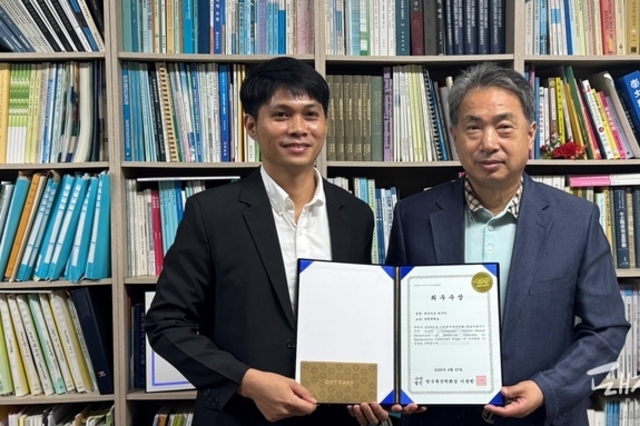 양철주 교수팀, AI 영상 기반 질병 감염 돼지 탐지 연구로 축산학회 최우수상 수상