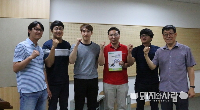 도드람 양돈농협 동물병원(왼쪽부터 신준재 수의사, 이민철 수의사, 김정희 수의사, 여창일 수의사, 임창원 수의사, 정현규 원장)