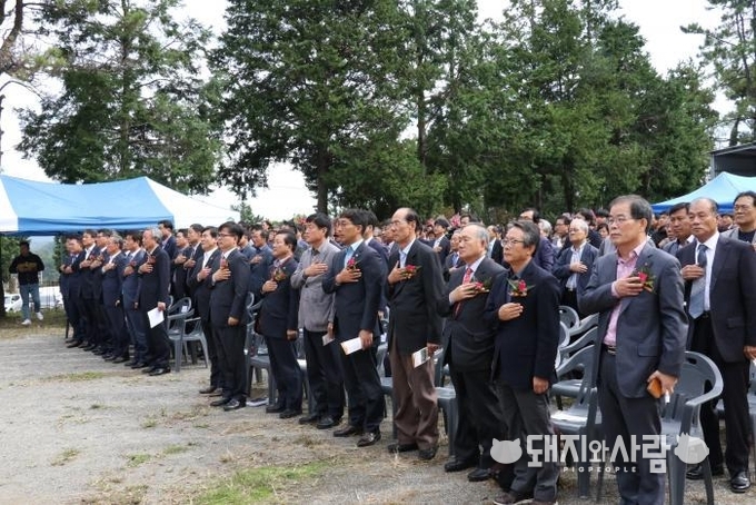 이날 기공식에는 이병규 회장을 비롯해 주요 내외빈 및 한돈농가, 업계 관계자 200여명이 참석한 가운데 진행됐습니다.
