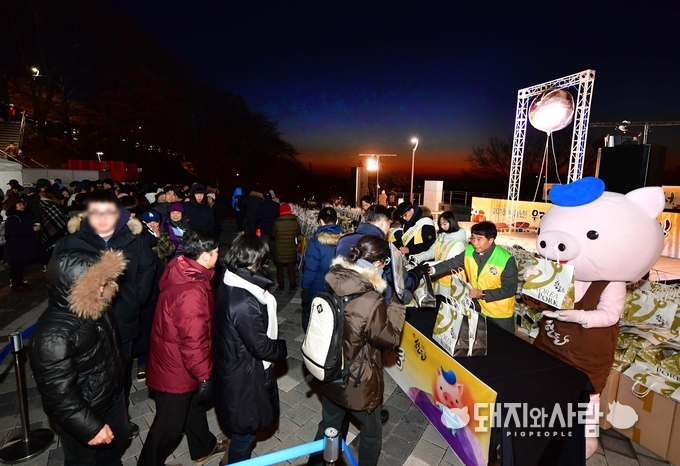 2018 무술년 황금의 해는 한돈 떡국 먹고, 대박나세요