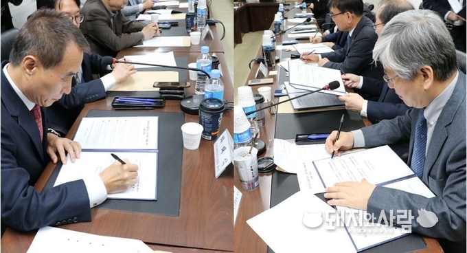23일 돼지도체 등급별 정산 전면 확대 시행을 위한 공동 선언문 서명식