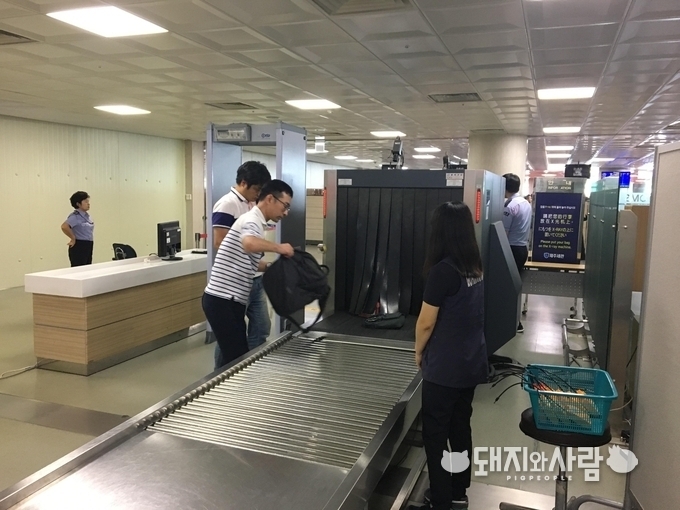 공항 X-ray 수화물 검사@제주특별자치도