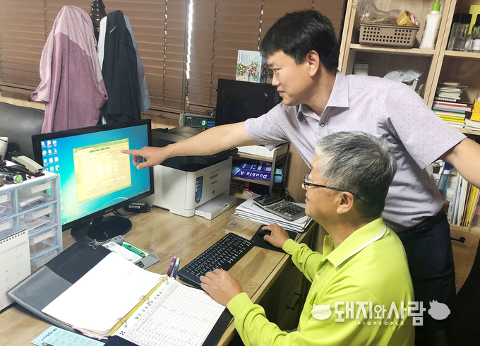 철저한 관찰과 기록으로 농장을 운영하고 있는 심재민 대표