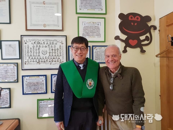 도드람양돈농협 정현규 박사와 Sánchez-Vizcaíno 교수
