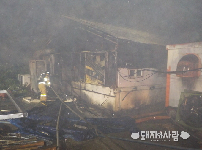 21일 충남 아산 돈사 화재@아산소방서