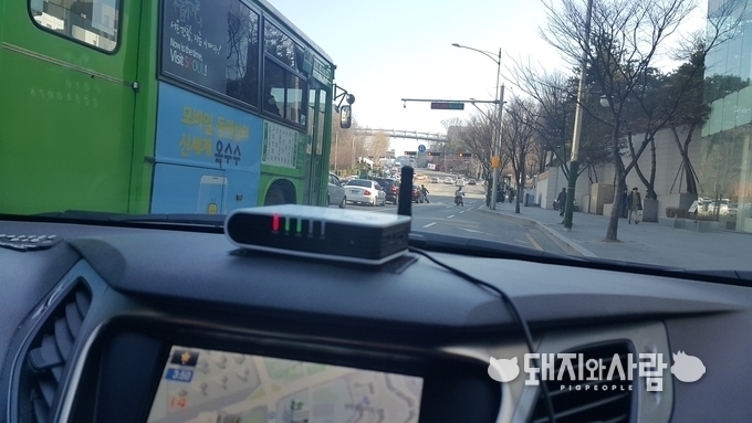 축산차량 내 설치된 GPS@돼지와사람