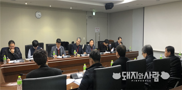 1월 30일 살처분 농가대표와 정부, 전문가 등이 참석한 ASF 방역 대책회의@한돈협회