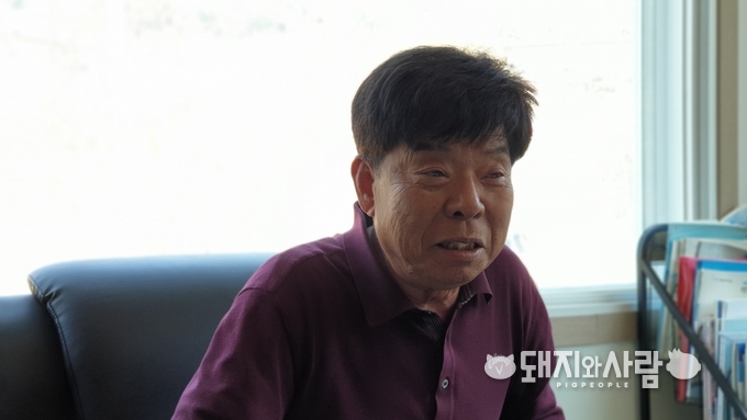 "정치인에게는 명예이지만 우리에게는 양돈업이 목숨입니다"라고 전하는 노창수 사장@돼지와사람