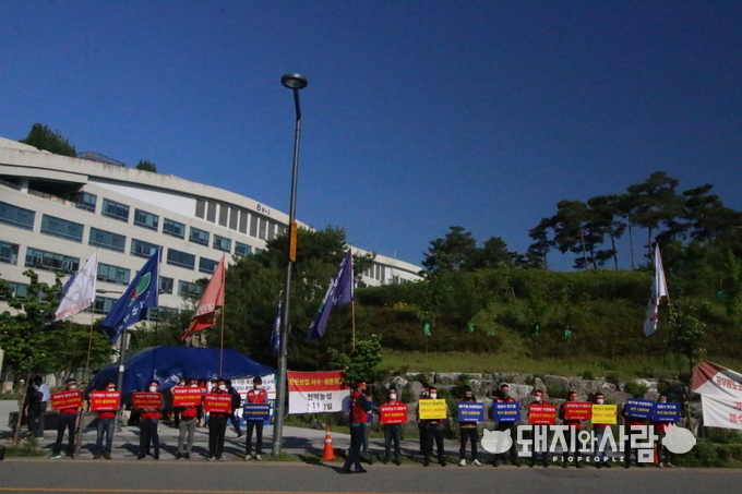 21일 한돈협회 농식품부 앞 피켓시위@돼지와사람 