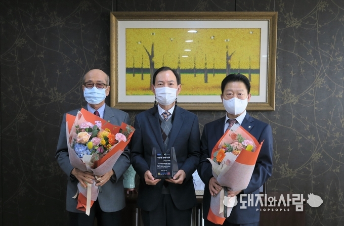 21일, 다비육종 ‘2020년 자랑스런 농식품기업 시상식’에서 ‘자랑스런 농식품기업상’을 수상했습니다@다비육종