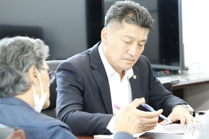 지난달 27일 대한한돈협회 강원도협의회 간담회에서의 손세희 회장@돼지와사람
