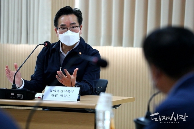 25일 도드람엘피씨를 방문한 정황근 장관@농식품부