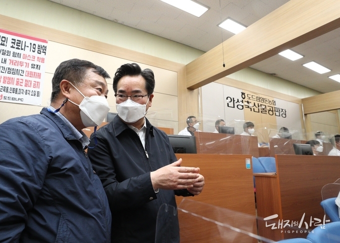 지난 5월 25일 안성축산물공판장을 방문한 정황근 장관@농식품부