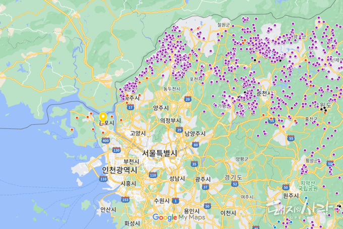22일 김포 양돈장(노란 풍선)에서 ASF 발생이 확인되었습니다(주황점: 기존 발생농장, 나머지: 감염멧돼지 발견지점)@구글지도 편집