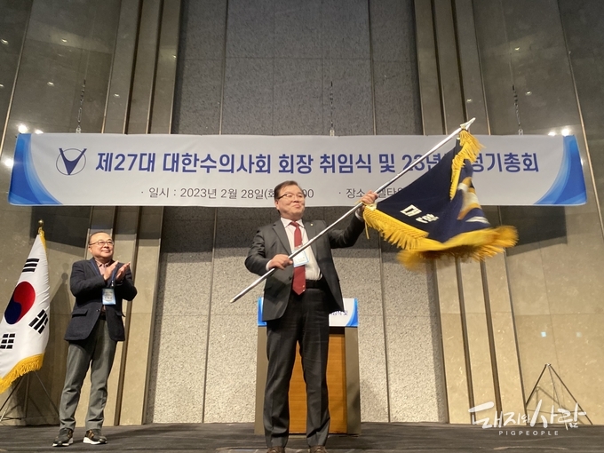 제27대 대한수의사회 허주형 회장(가운데)@대한수의사회