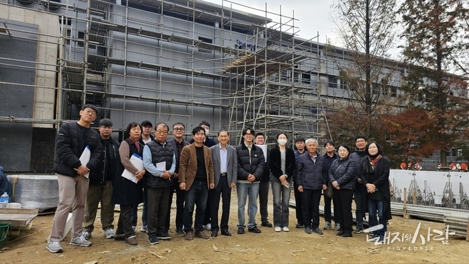 지난해 11월 왐 4기 교육생 대상 금강축산(대표 송일환, 충남 공주) 신축 비육돈사 방문 행사@돼지와사람