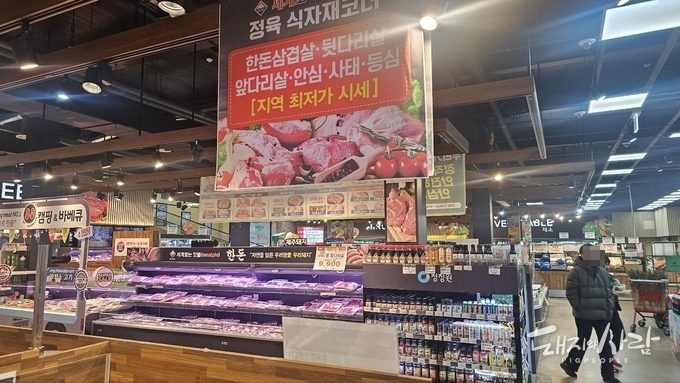 경기도 한 중형 할인매장 내 한돈 판매대@돼지와사람
