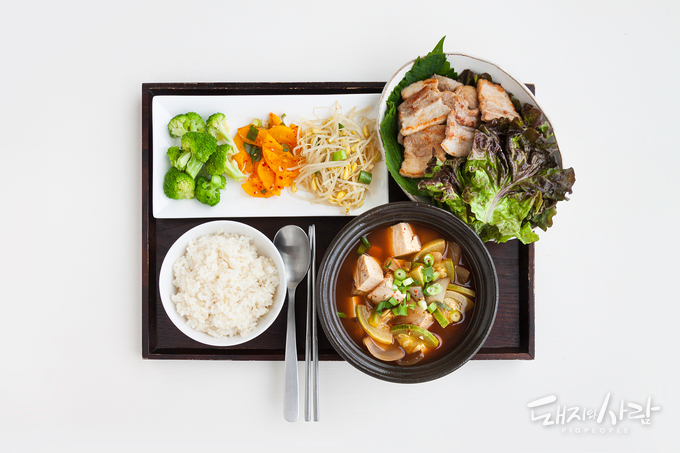 평소 식단에서 한돈 100g만 섭취해도 비타민B1(티아민)의 하루 권장량 80%를 충족할 수 있습니다@한돈자조금