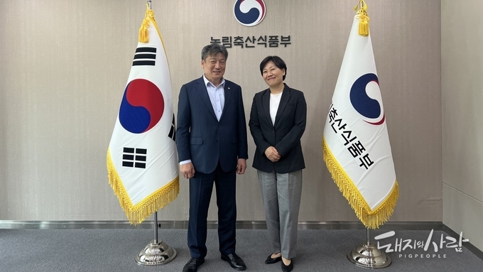 이달 16일 송미령 농식품부 장관과의 면담에서 손세희 회장은 한돈농가가 직면한 경영 위기 상황을 설명하고 정부의 실질적인 지원을 강력히 요청한 것으로 전해졌습니다@대한한돈협회