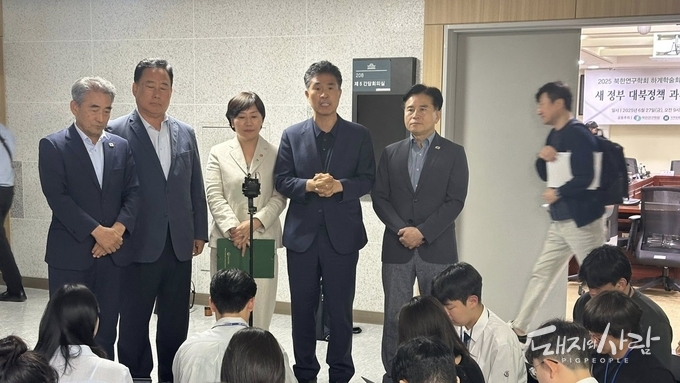 27일 농업법 관련 당정 간담회 백브리핑하는 이원택 의원(더불어민주당, 국회 농해수위 간사)@이원택 의원 페이스북