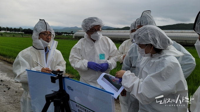 지난 17일 파주 ASF 발생 현장을 방문한 김대순 경기도 행정2부지사@경기도