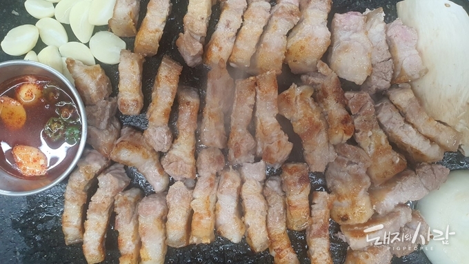전북 전주의 한 한돈인증점의 삼겹살구이@돼지와사람