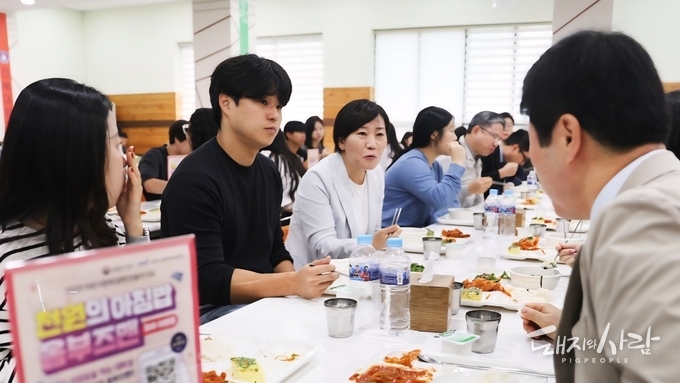 지난 18일 '천원의 아침밥' 지원과 관련해 전북대학교와 국가식품클러스터 산업단지를 방문한 송미령 장관@농식품부