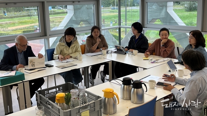 18일 모소리팀이 와게닝엔 대학교에서 만난 로버트 호스테 교수@모소리팀