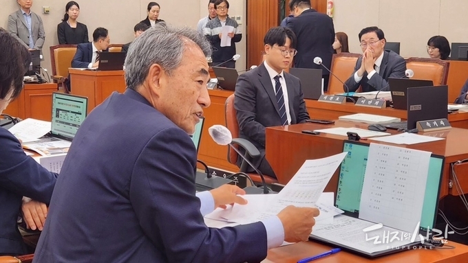 지난 14일 농식품부 대상 국정감사 중 질의하는 윤준병 의원@윤준병 의원 블로그