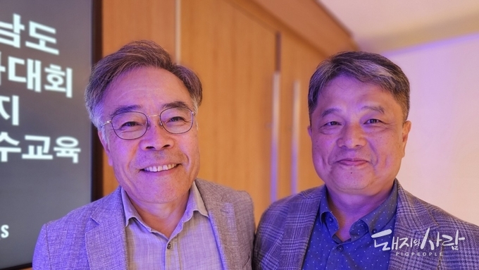 국내 개발 세정·소독제 수출을 추진하고 있는 박종목 박사(한국화학연구원)와 김성철 대표(유이케미칼)@돼지와사람