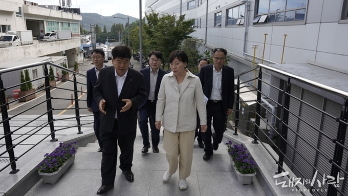 송미령 장관, 부경양돈농협 포크밸리유통센터 방문