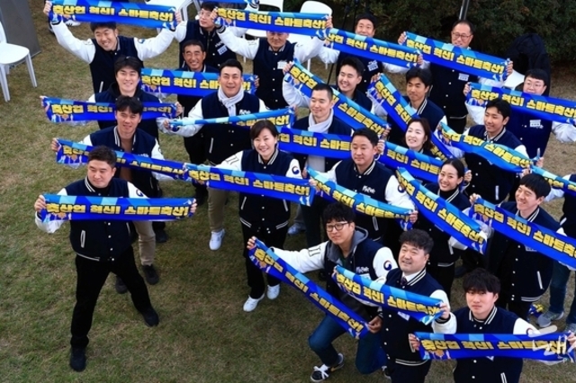 피그월드 방문한 송 장관 "청년농의 현장 경험이 축산행정의 스승"