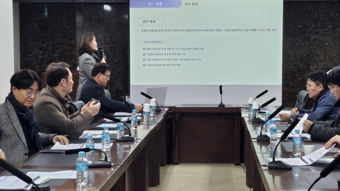 돼지 도매시장 살리려면 '시장조성자'·'정가·수의매매’ 도입해야