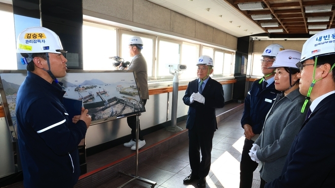 경남 하동 화력발전소 방문한 송미령 장관 "가축분뇨 에너지 대전환" 목소리