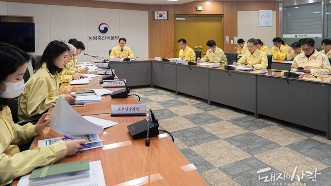 [한 장의 사진] 대한민국, 끝이 안보이는 가축전염병 '트리플' 악재 상황