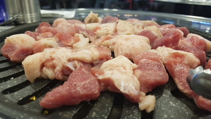 국밥용인 줄 알았던 머릿고기, 알고 보니 구이용 '원탑'?