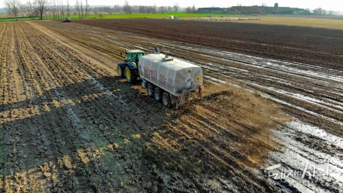 중동발 위기에 '금값'된 비료... 농진청 "가축분뇨로 비료값 잡는다"