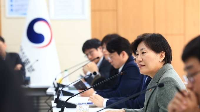 돼지 출하체중 ‘120kg’ 상향 추진... 현장은 “생산비 폭등·등급 하락” 성토