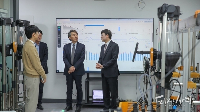 엠트리센 방문한 축산과학원장 “이 기술 현장에 안착한다면 생산성을 ...."