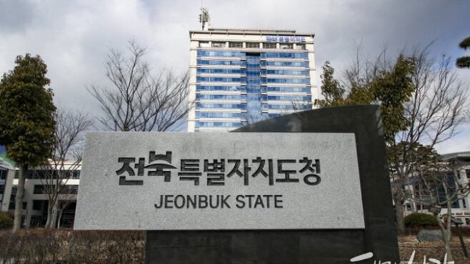 익산에 첨단 축산물 유통 거점 탄생…중앙축산, 로봇 자동화 공장 준공